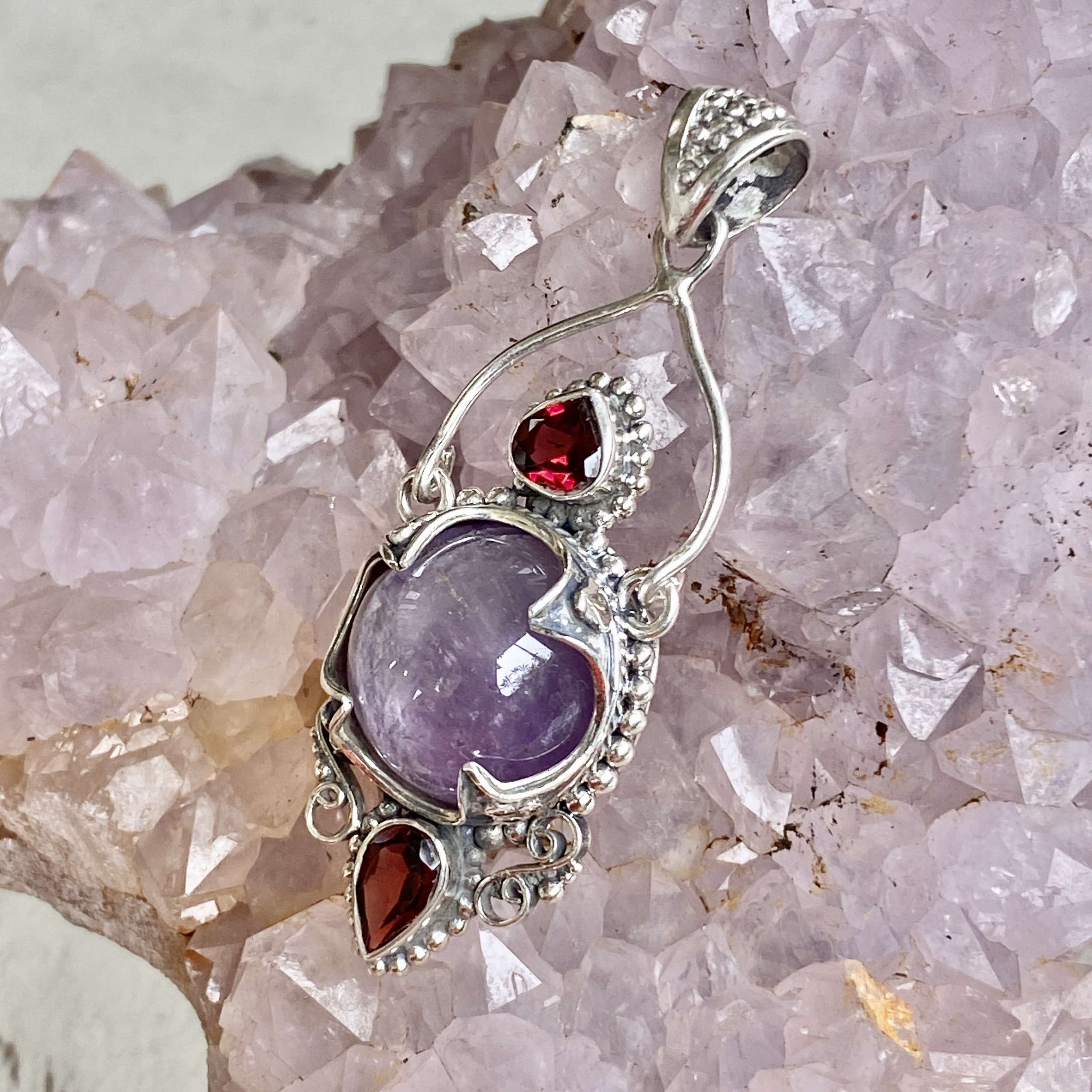 (HANDMADE 925 BALI STERLING SILVER PENDANTS WITH AMETHYST-GARNET))